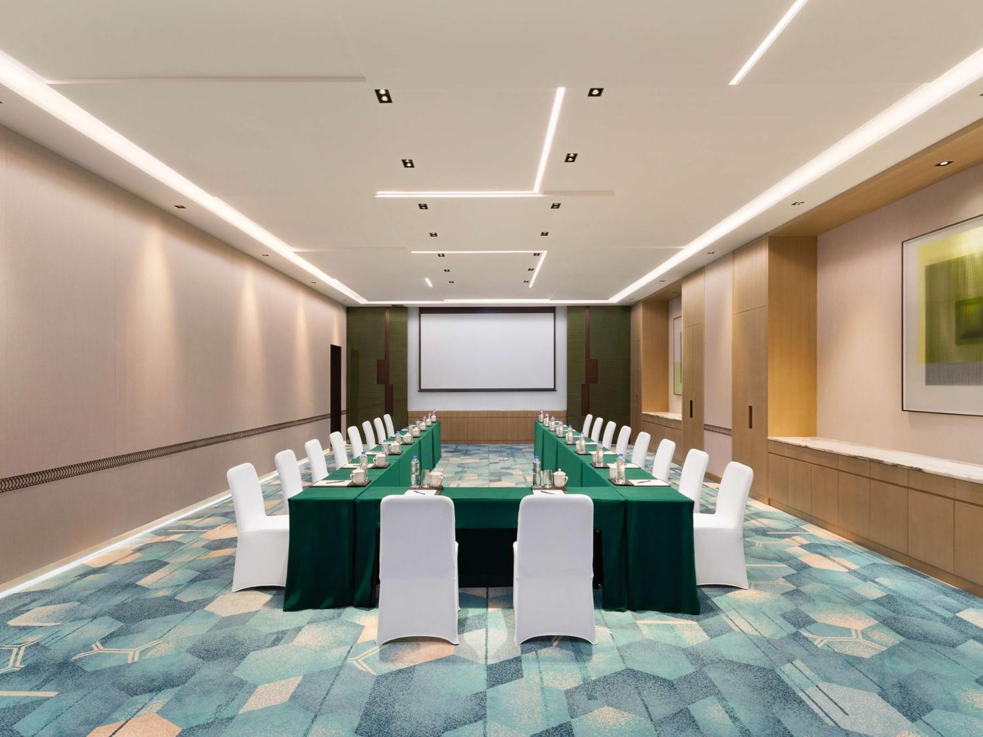 Hotel Doubletree By Hilton Kunming Airport Exterior foto