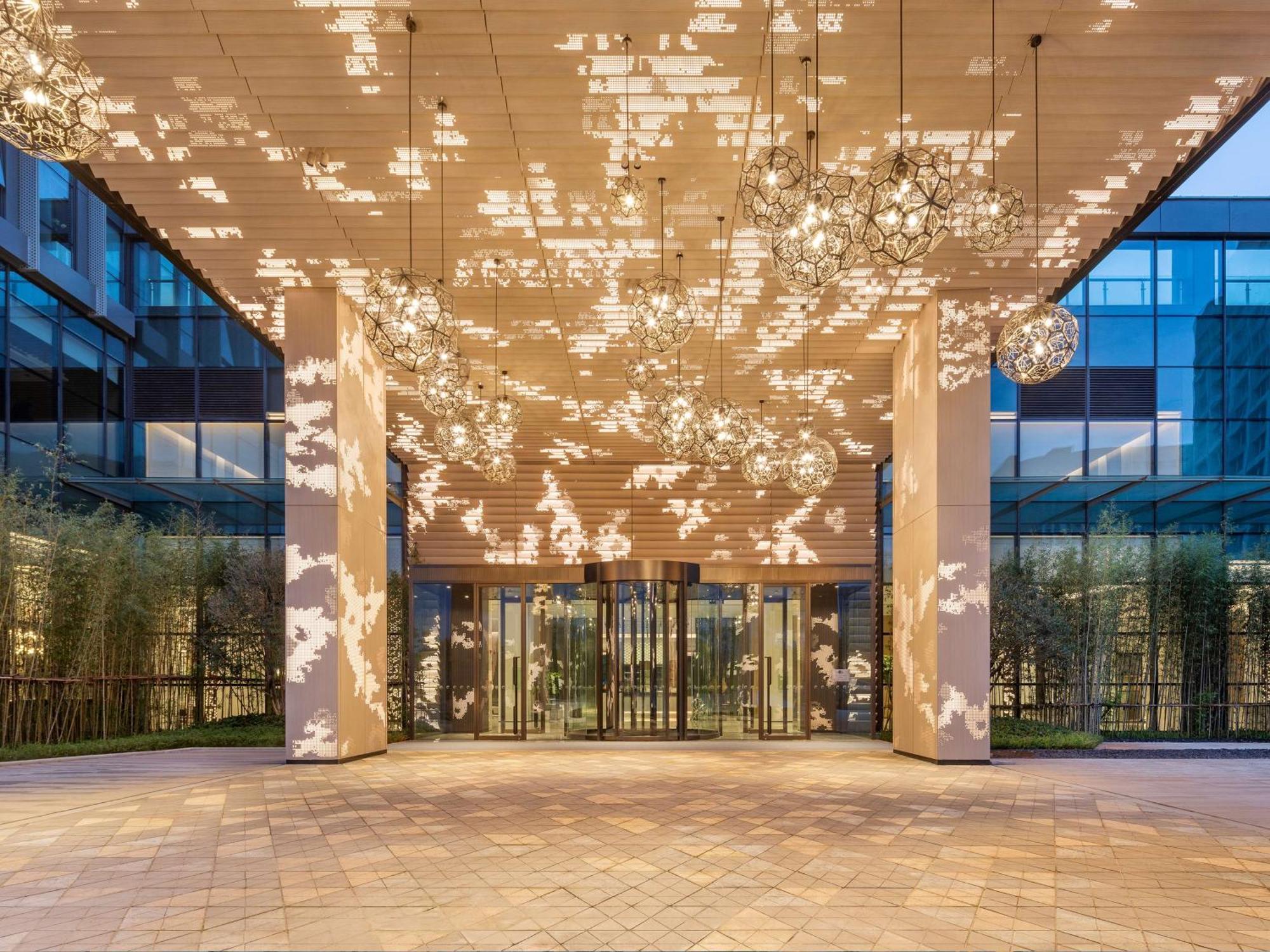 Hotel Doubletree By Hilton Kunming Airport Exterior foto