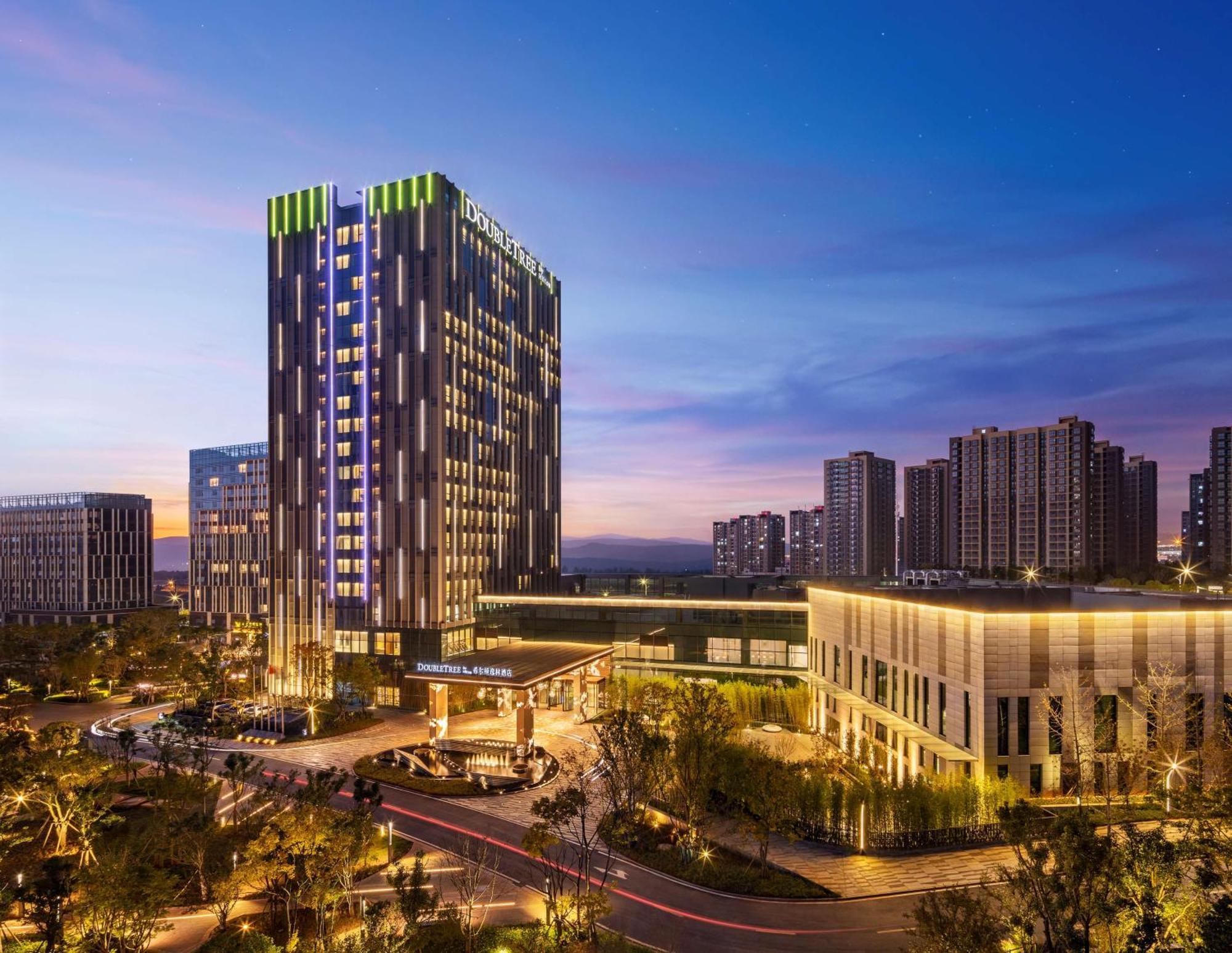 Hotel Doubletree By Hilton Kunming Airport Exterior foto